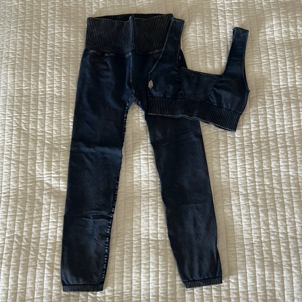 FP Movement Free People Good Karma Deepest Navy set Med/Large